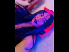 HannyBianca - female with black hair webcam at xLoveCam