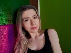 HeartHeidi - blond female webcam at xLoveCam