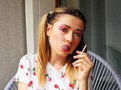 HeartHeidi - blond female webcam at xLoveCam