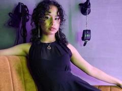 HeilyPeterson - female with black hair webcam at xLoveCam