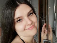 HeisseNici-hot - female with brown hair webcam at xLoveCam