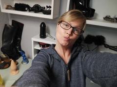 HeisseSpitzmaus-hot - blond female webcam at xLoveCam