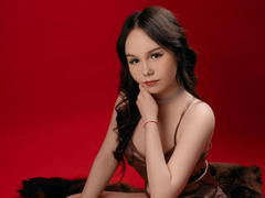 SonyaLynn - female with brown hair webcam at LiveJasmin