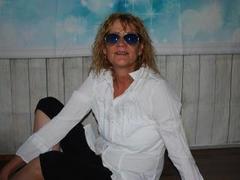 heisse-nachbarin - blond female webcam at xLoveCam