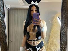 HiilaryFox - female with black hair webcam at xLoveCam