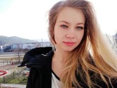 HollyCandyX - blond female webcam at xLoveCam