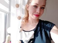 HollyCandyX - blond female webcam at xLoveCam