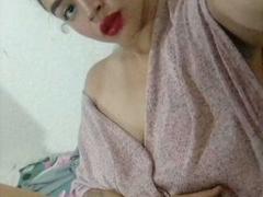 HoneySunny - female with brown hair webcam at xLoveCam