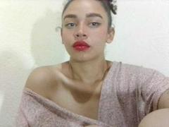 HoneySunny - female with brown hair webcam at xLoveCam