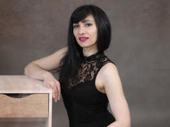 HypnoticIsabel - female with black hair webcam at xLoveCam