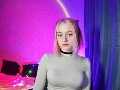 IamOcean - blond female webcam at xLoveCam