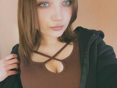 IrenRori - female with brown hair and  small tits webcam at xLoveCam