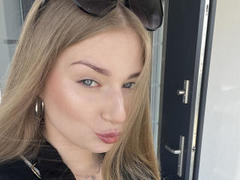 IrisGlam - blond female with  small tits webcam at xLoveCam