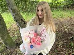 IrisGlam - blond female with  small tits webcam at xLoveCam