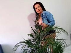 IsabellaBi - female with brown hair and  small tits webcam at xLoveCam