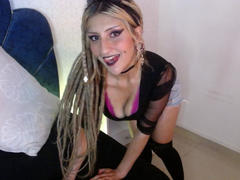 IsisDark - blond female webcam at xLoveCam