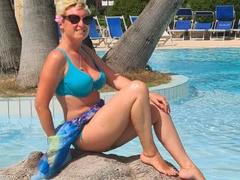 Iwona - blond female webcam at xLoveCam