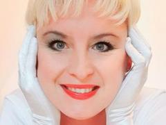 Iwona - blond female webcam at xLoveCam