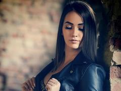 JaneWarren - female with brown hair webcam at xLoveCam