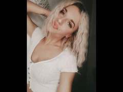 JayJayPink-hot - blond female webcam at xLoveCam