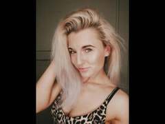 JayJayPink-hot - blond female webcam at xLoveCam