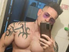 JhonyGym - male webcam at xLoveCam