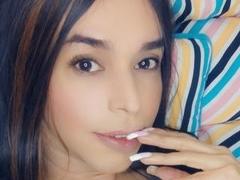 Jhovanna - shemale with brown hair and  big tits webcam at xLoveCam