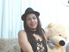 Joanet - female with brown hair webcam at xLoveCam