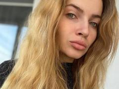 JuiliOnesunray - blond female with  small tits webcam at xLoveCam