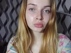 JuiliOnesunray - blond female with  small tits webcam at xLoveCam