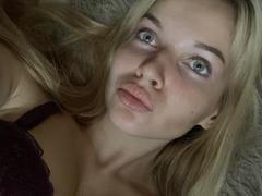 JuiliOnesunray - blond female with  small tits webcam at xLoveCam