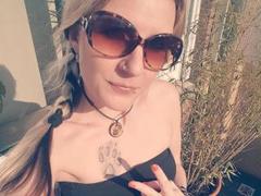 JuleRoxxX-hot - blond female webcam at xLoveCam