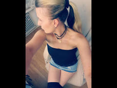 JuleRoxxX-hot - blond female webcam at xLoveCam