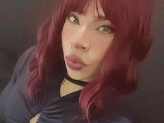 JulesLovets - shemale with black hair webcam at xLoveCam