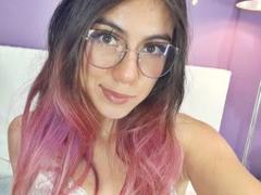 JuliaGarciax - female with brown hair webcam at xLoveCam