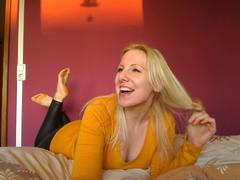 JuliaGold-hot from xLoveCam