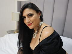 JuliaRobinson - female with black hair webcam at xLoveCam