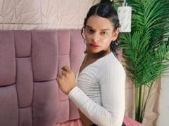 JulianaDollts - shemale webcam at xLoveCam