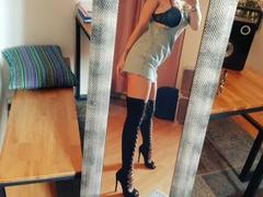 JuneLaFrenchie - female with brown hair webcam at xLoveCam