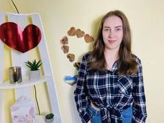 KaleyReed - female with brown hair and  small tits webcam at xLoveCam