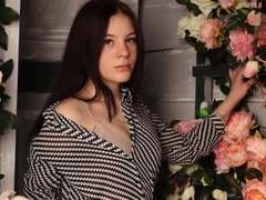 KarolinaBrown - female with brown hair webcam at xLoveCam