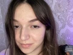 KeriodzeMallini - female with brown hair and  small tits webcam at xLoveCam