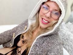 Khharha - blond female webcam at xLoveCam