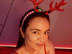 Kimmm - female with brown hair and  small tits webcam at xLoveCam