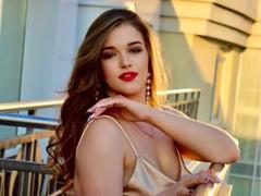 KrisDillls - female with brown hair webcam at ImLive