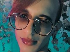 KrissiriWat - shemale webcam at xLoveCam