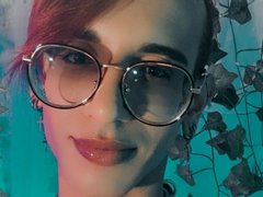 KrissiriWat - shemale webcam at xLoveCam