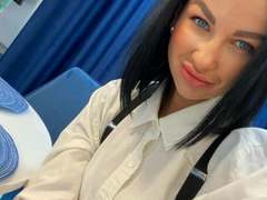 KristenStark - female with brown hair and  small tits webcam at xLoveCam