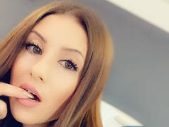 KristinaNova - female with brown hair webcam at LiveJasmin