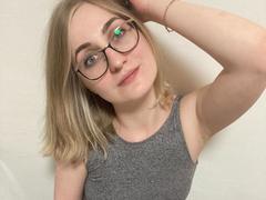 kristinakokietka-hot - blond female webcam at xLoveCam